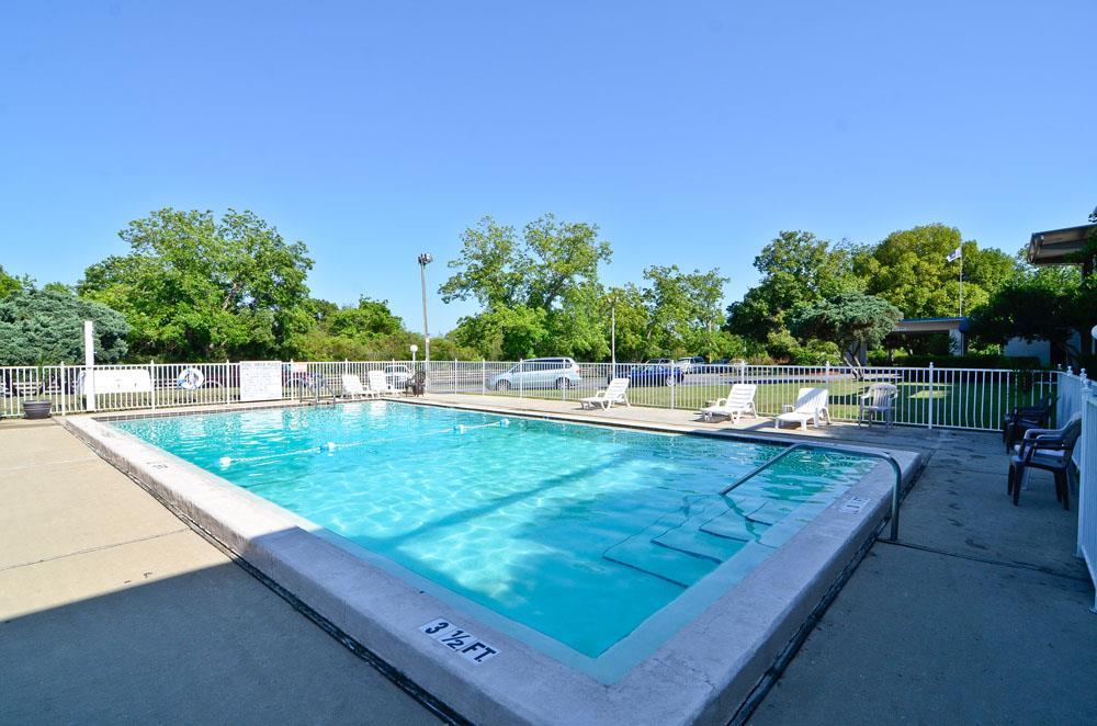 Best Western Crossroads Inn DeFuniak Springs Facilities photo