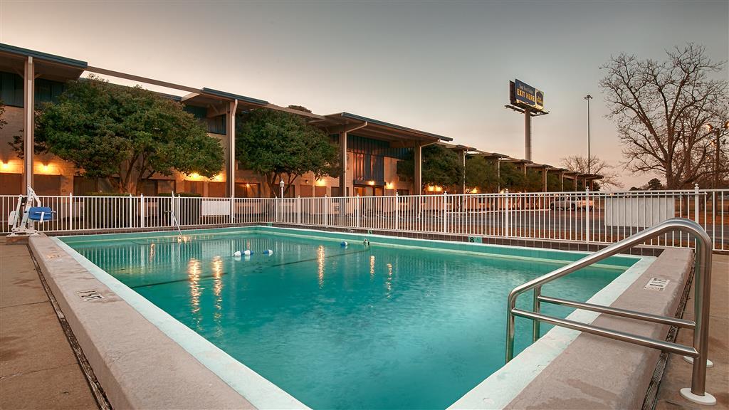 Best Western Crossroads Inn DeFuniak Springs Facilities photo