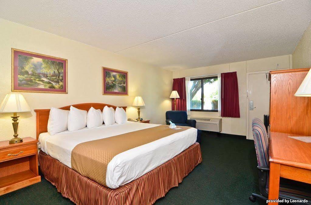 Best Western Crossroads Inn DeFuniak Springs Room photo