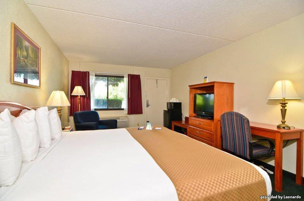 Best Western Crossroads Inn DeFuniak Springs Room photo